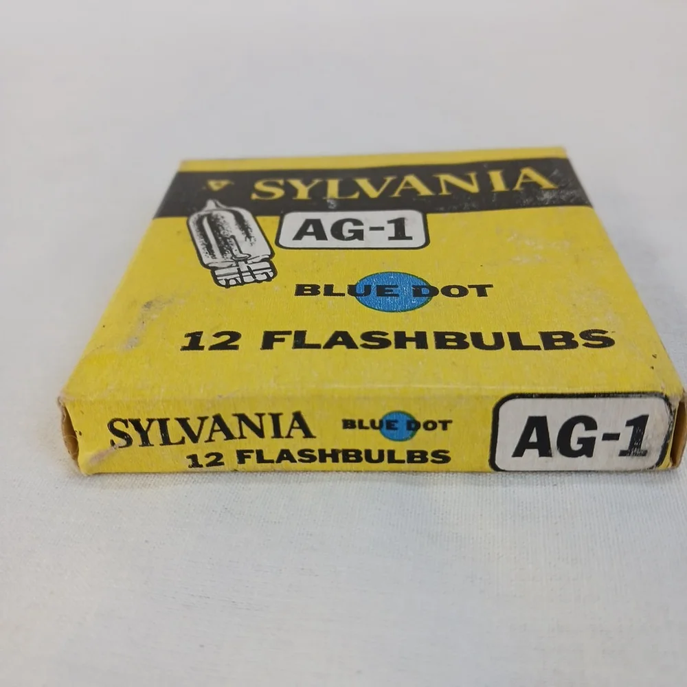 Vintage Sylvania Blue Dot Flashbulbs AG1B 12
